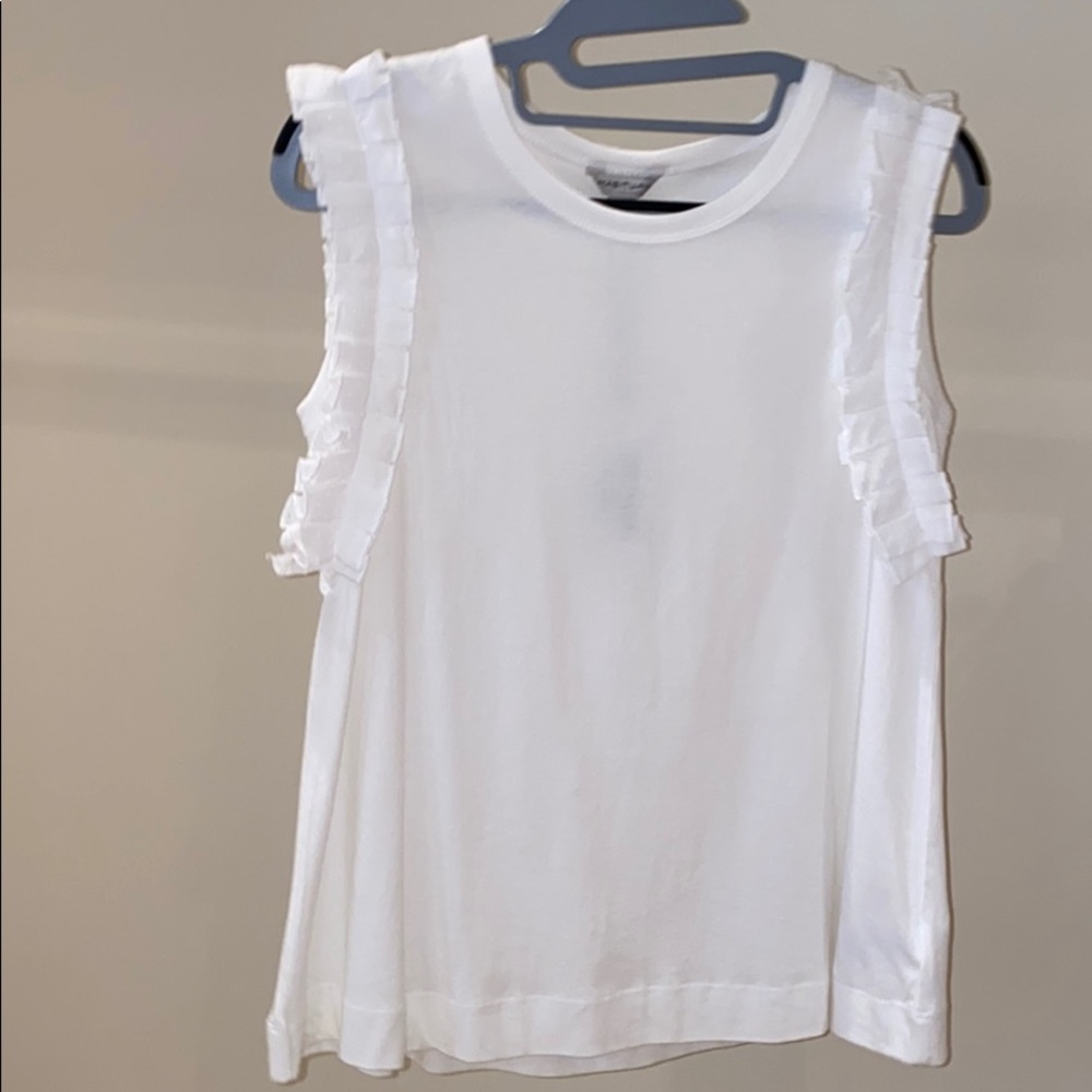 White sleeveless ruffled tee